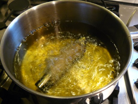 frying cannoli