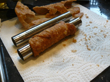 fried cannoli pastry
